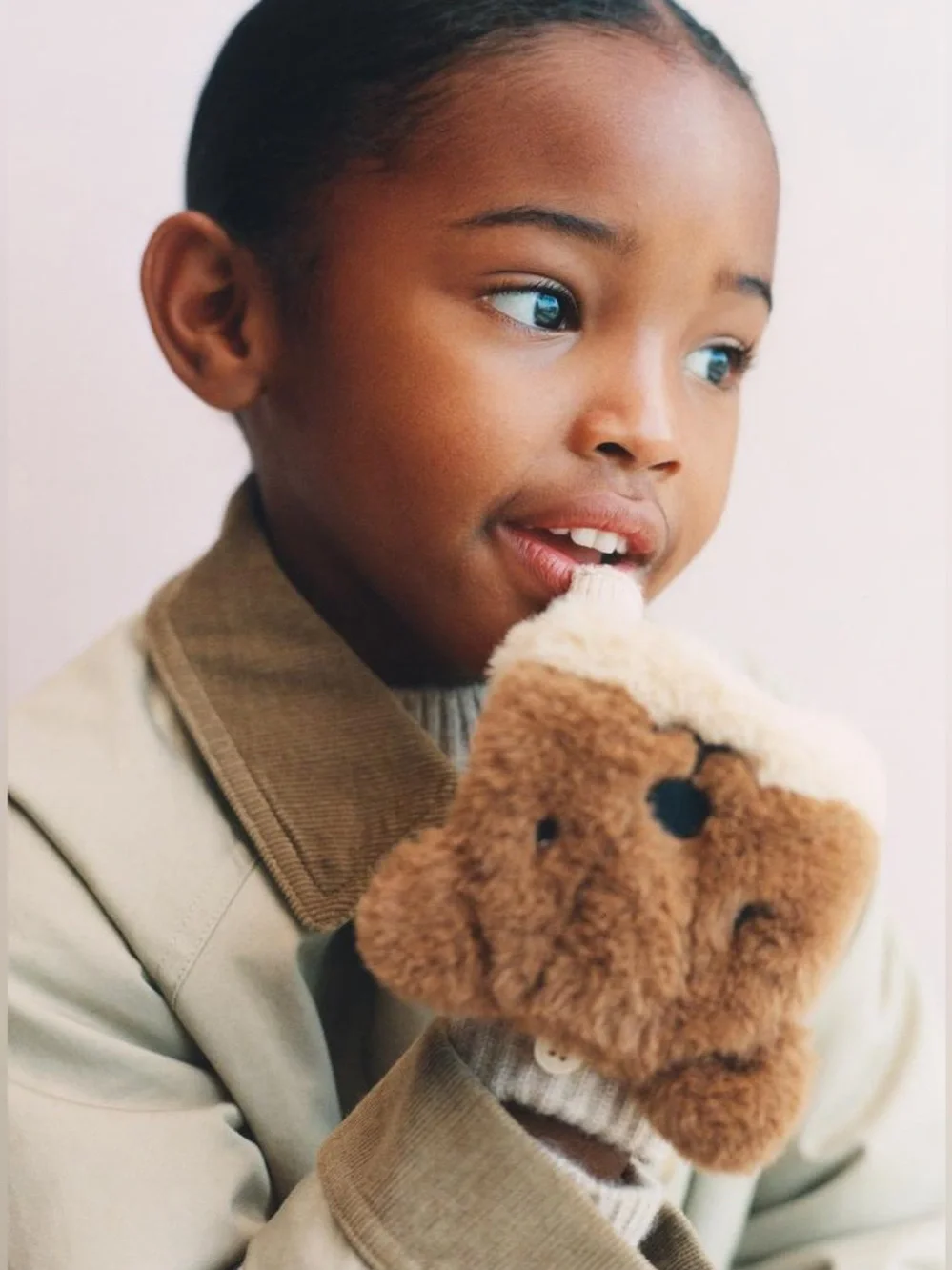 NWOT. Zara Kids Light Beige Beaver Fur Effect Mitten Gloves. Size 3-6 years.